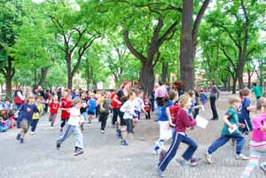 Der Spendenlauf hat auch in diesem Jahr jede Menge Krfte bei allen groen und kleinen Lufern mobilisiert 